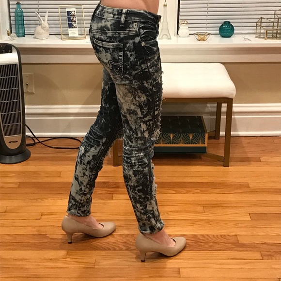 Low Rise Acid Washed Ripped Jeans - Picture 4 of 11